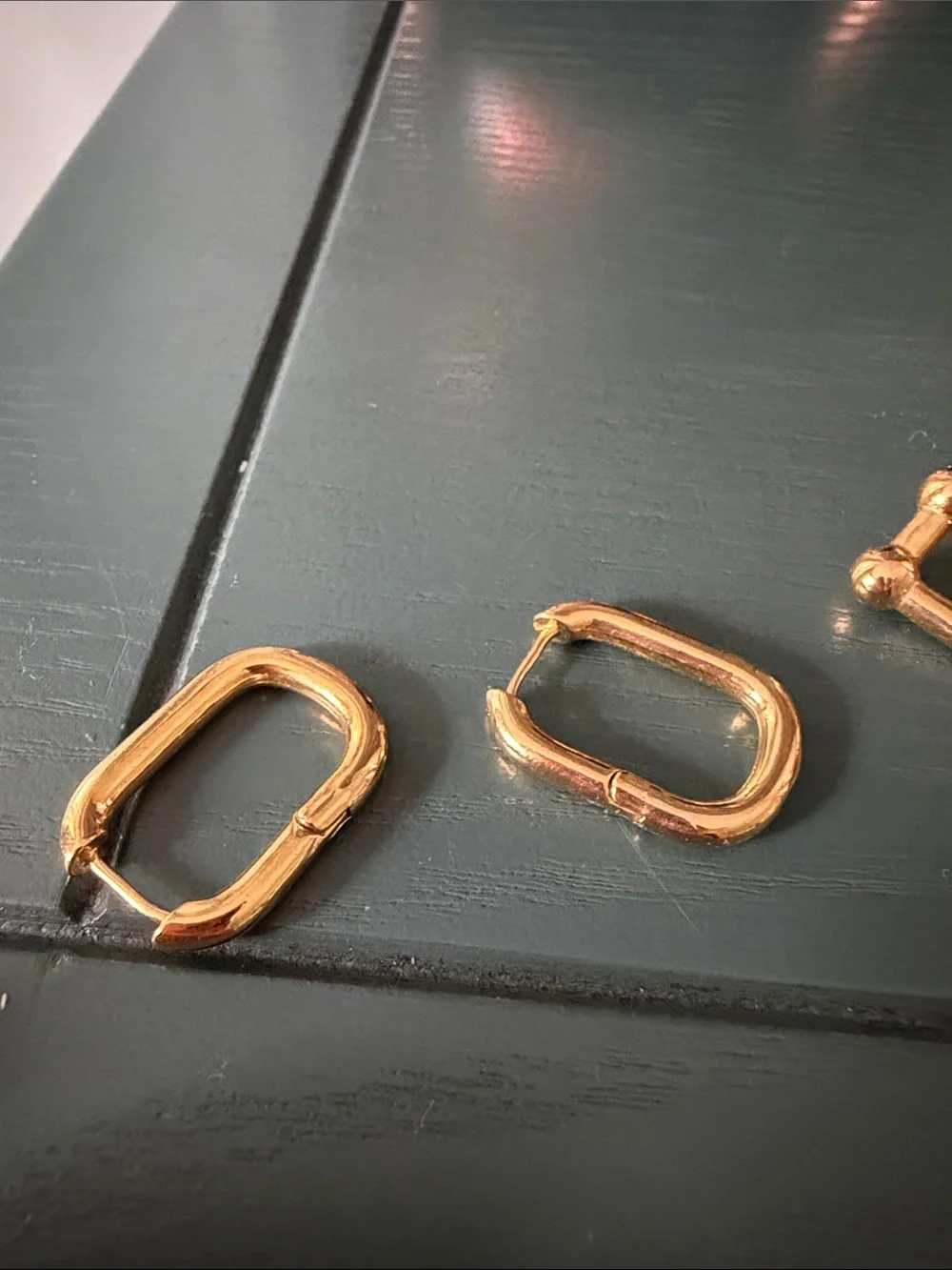 Gold Oval Link Hoop Earrings - Elegant Women's Jewelry - Picture 6 of 7